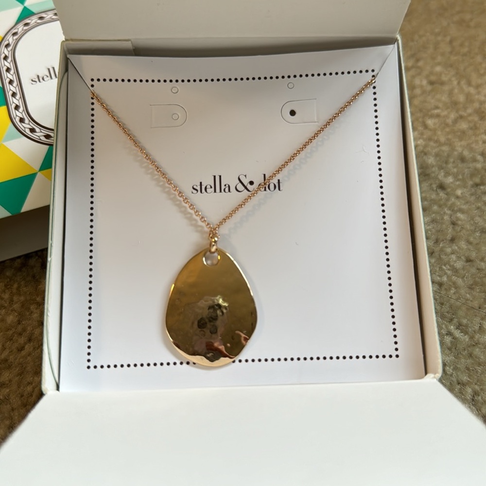 🆕Stella & Dot | 💛Amour Drop Pendant - GOLD💛